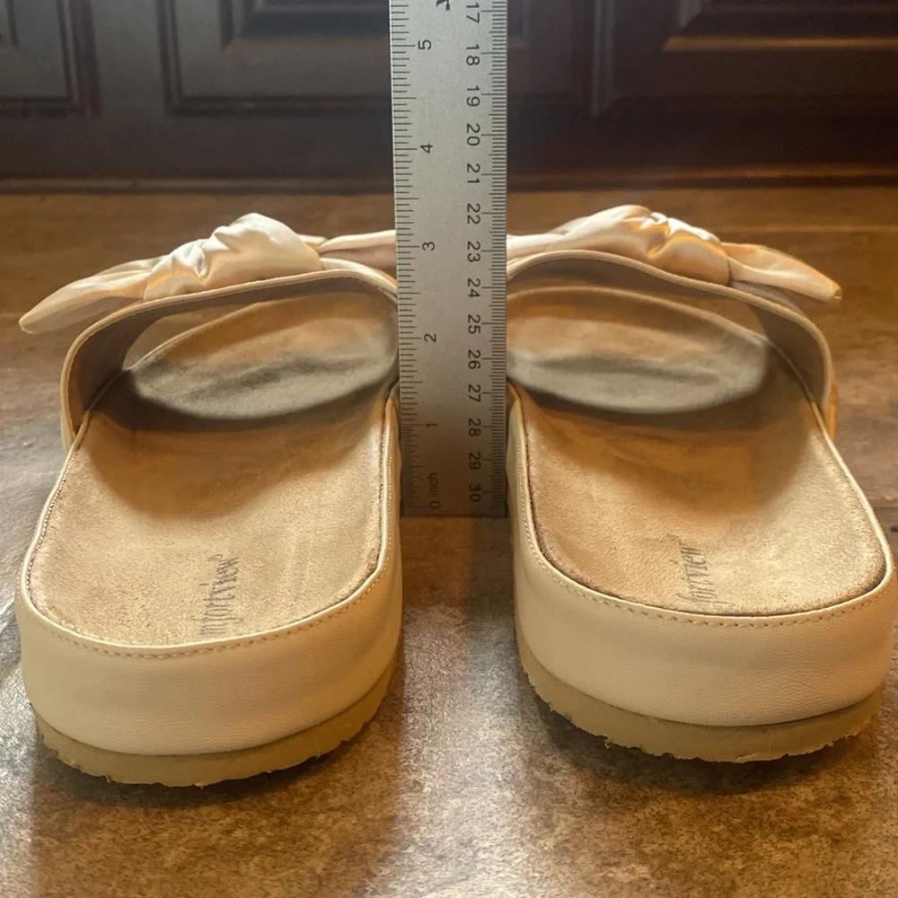 Comfortview. Women's Cream Slide Sandals. Size 10 - Picture 9 of 11